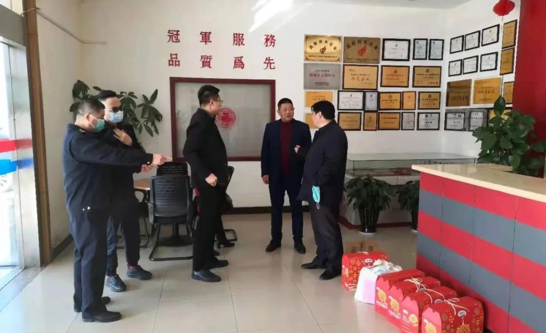 黃橋街道領(lǐng)導到冠科工業(yè)走訪慰問，為留蘇員工送來新春祝福